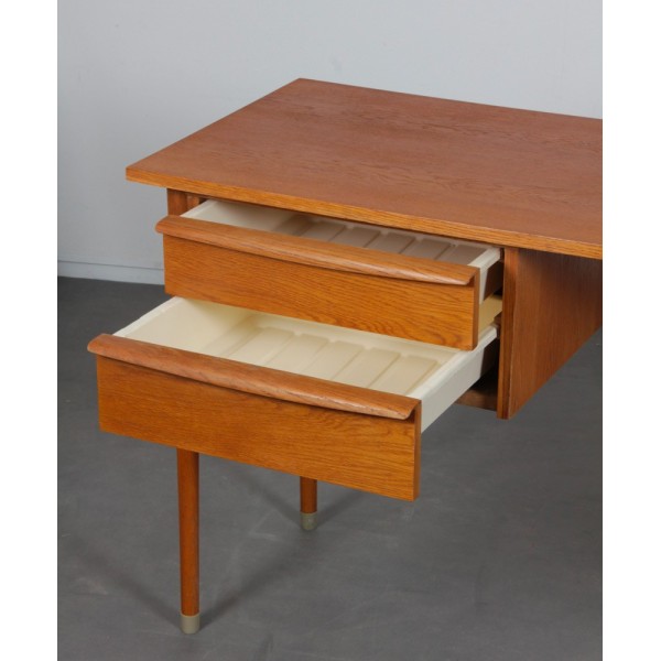 Wooden desk produced by Drevozpracujici podnik, 1960s - 