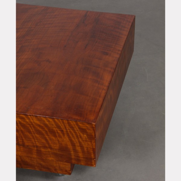 Table basse sur roulettes des années 1970 - 