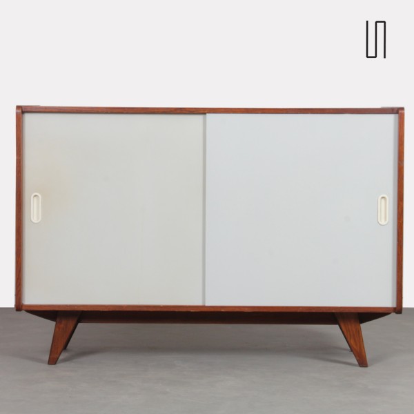 Commode en chêne, modèle U-452 par Jiri Jiroutek, 1960 - Design d'Europe de l'Est