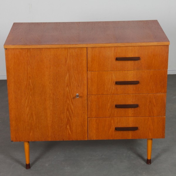 Commode vintage en bois éditée par UP Zavody, 1960 - Design d'Europe de l'Est