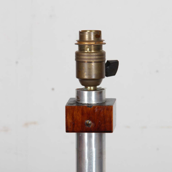 Lampadaire moderniste en bois et métal chromé, attribué à DIM, 1930 - 