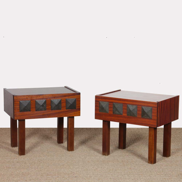 Paire de tables de nuit vintage en bois des années 1960 - 