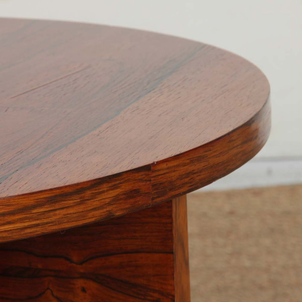 Table basse ronde en noyer et palissandre, XXe siècle - 