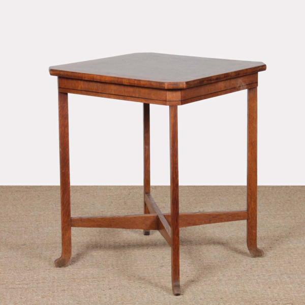 Table de jeux carrée en marqueterie, début du XXe siècle - 