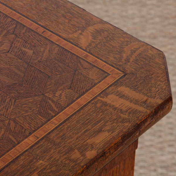 Table de jeux carrée en marqueterie, début du XXe siècle - 