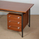 Bureau vintage en bois et métal datant des années 1960 - 