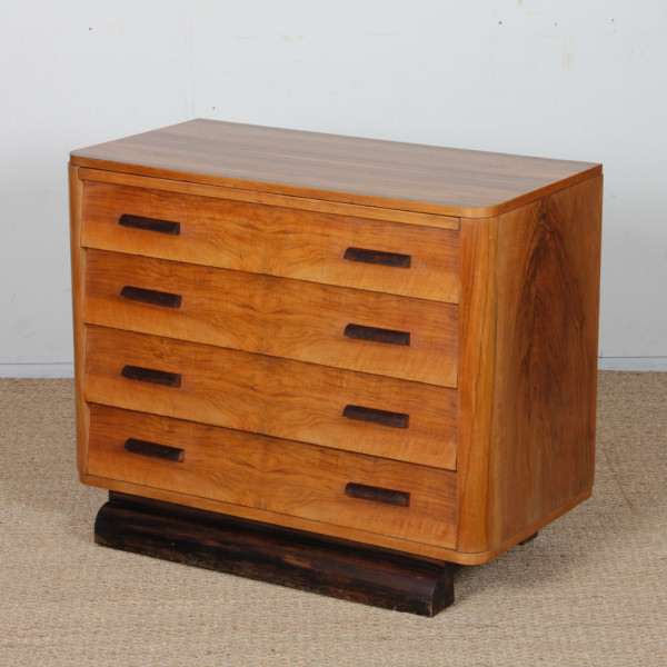 Commode en noyer, travail du XXe siècle - 