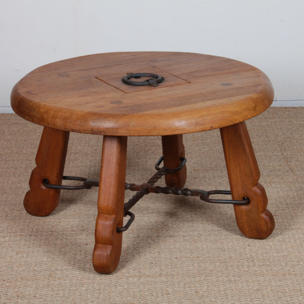 Table basse ronde en chêne massif et fer forgé, 1950 - 