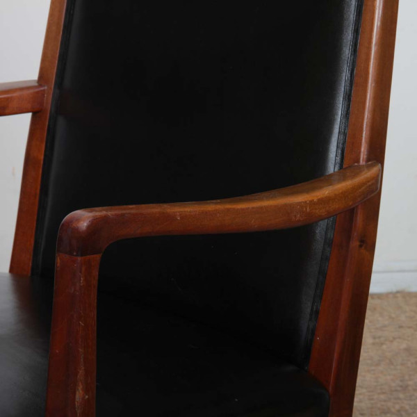 Paire de fauteuils vintage en bois et simili-cuir des années 1950 - 