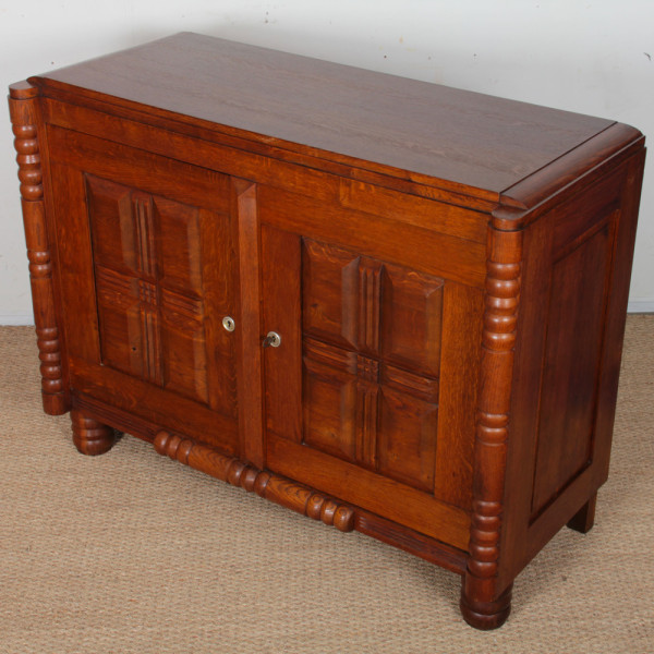 Buffet en chêne dans le goût Charles Dudouyt, 1940 - 
