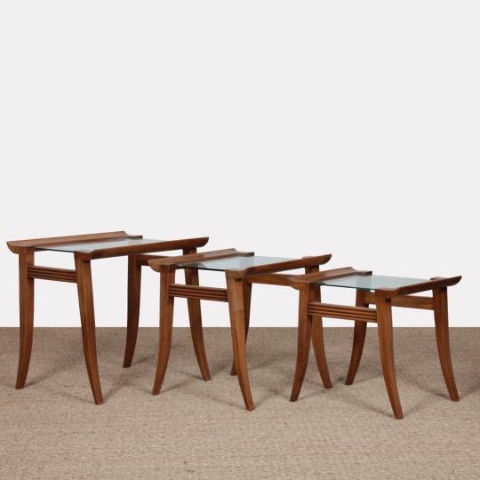 Suite de 3 tables gigognes en noyer par Maxime Old, circa 1940 - 