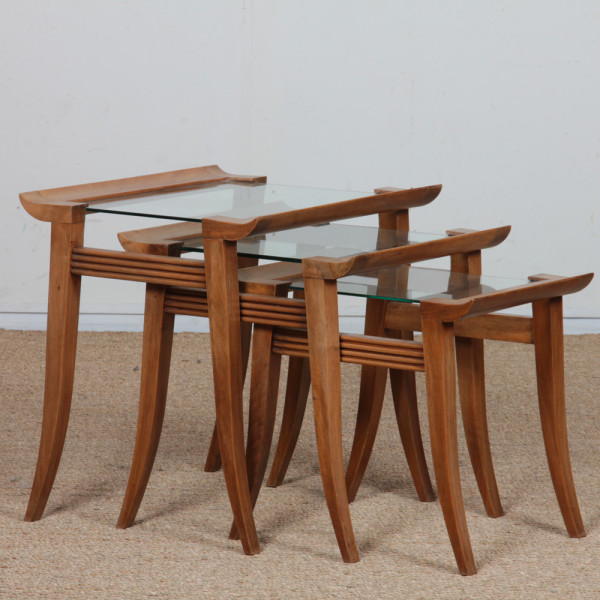 Suite de 3 tables gigognes en noyer par Maxime Old, circa 1940 - 