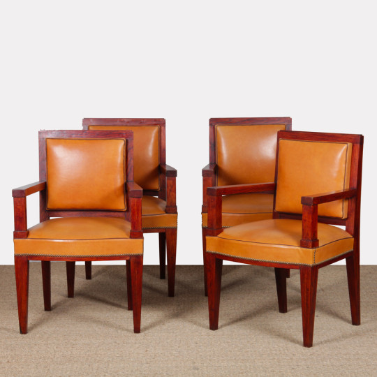Suite de 4 fauteuils en chêne, travail français des années 1940 - 