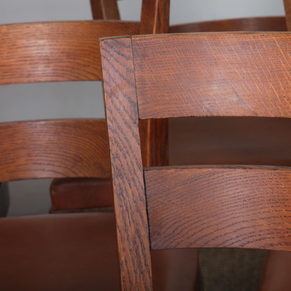 Suite de 6 chaises en chêne dans le goût de Jean Pascaud, 1940 - 