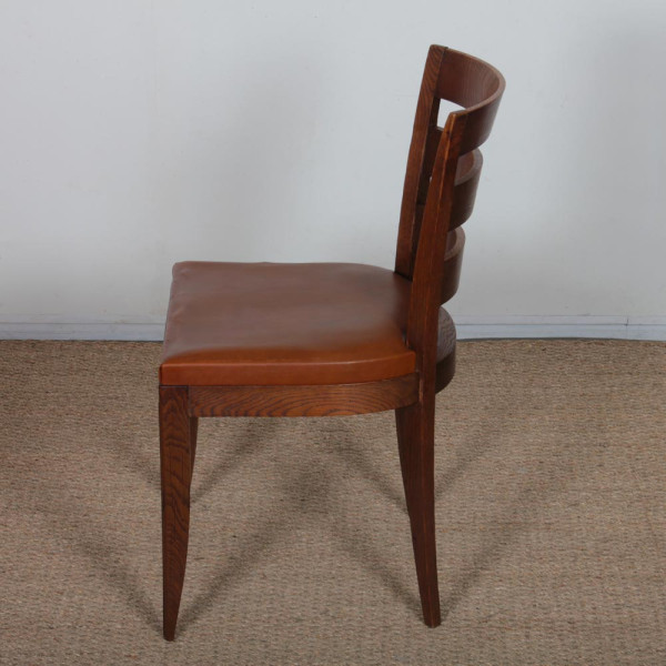 Suite de 6 chaises en chêne dans le goût de Jean Pascaud, 1940 - 