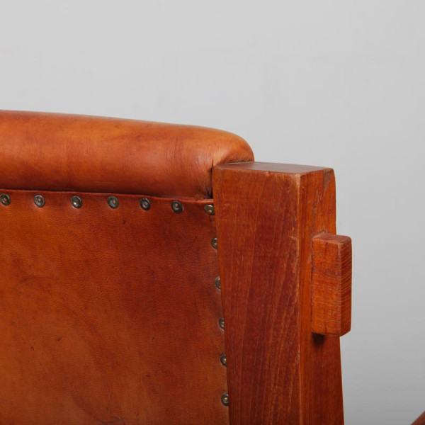 Paire de fauteuils en bois massif et cuir des années 1980 - 