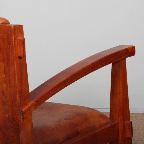 Paire de fauteuils en bois massif et cuir des années 1980 - 