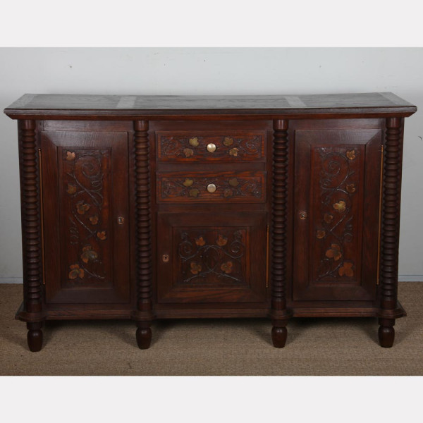 Buffet en chêne et laiton dans le goût de Charles Dudouyt, 1940 - 