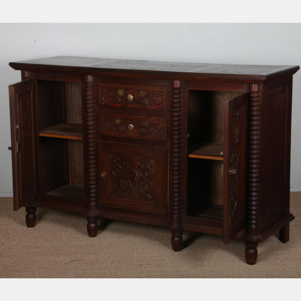 Buffet en chêne et laiton dans le goût de Charles Dudouyt, 1940 - 