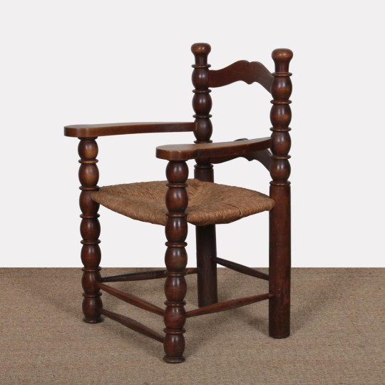 Fauteuil paillé en bois massif, travail français des années 1950 - 
