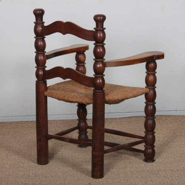 Fauteuil paillé en bois massif, travail français des années 1950 - 