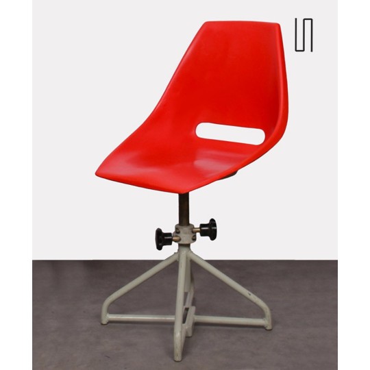 Paire de chaises rouges par Miroslav Navratil pour Vertex, 1960