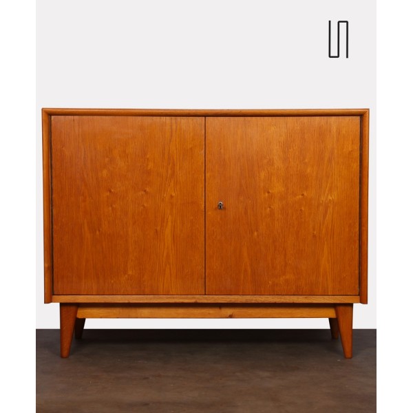 Commode vintage en chêne par Interier Praha, 1961 - Design d'Europe de l'Est