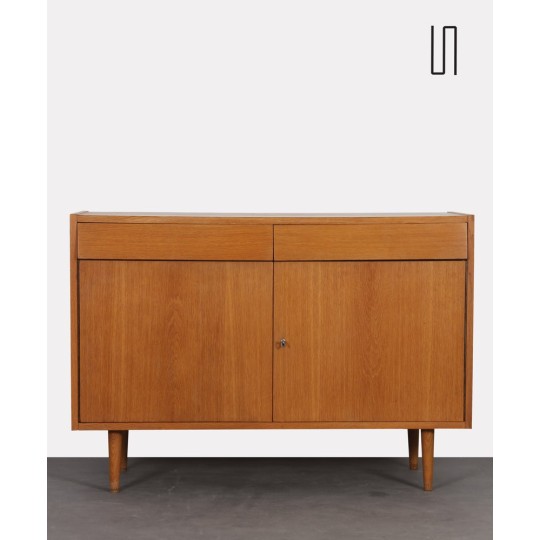 Buffet vintage en chêne édité par UP Zavody vers 1960 - Design d'Europe de l'Est