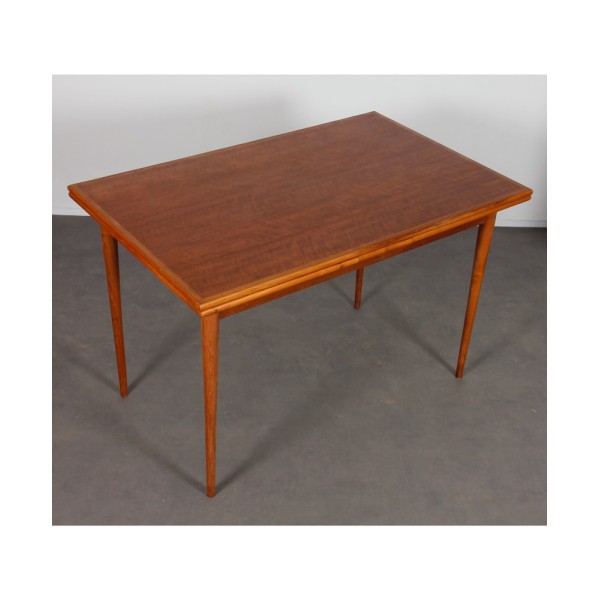 Table de repas éditée par le fabricant Drevotvar, 1960 - Design d'Europe de l'Est