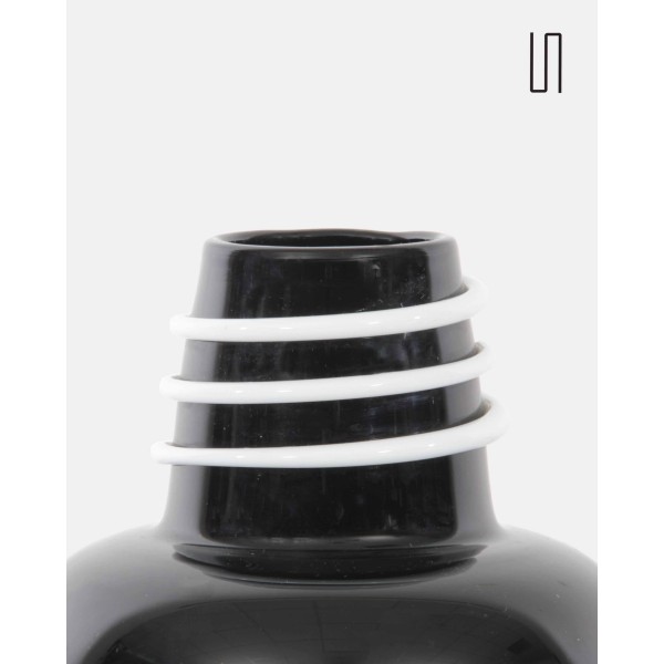 Vase noir par Jerzy Słuczan-Orkusz pour Tarnowiec - Design d'Europe de l'Est